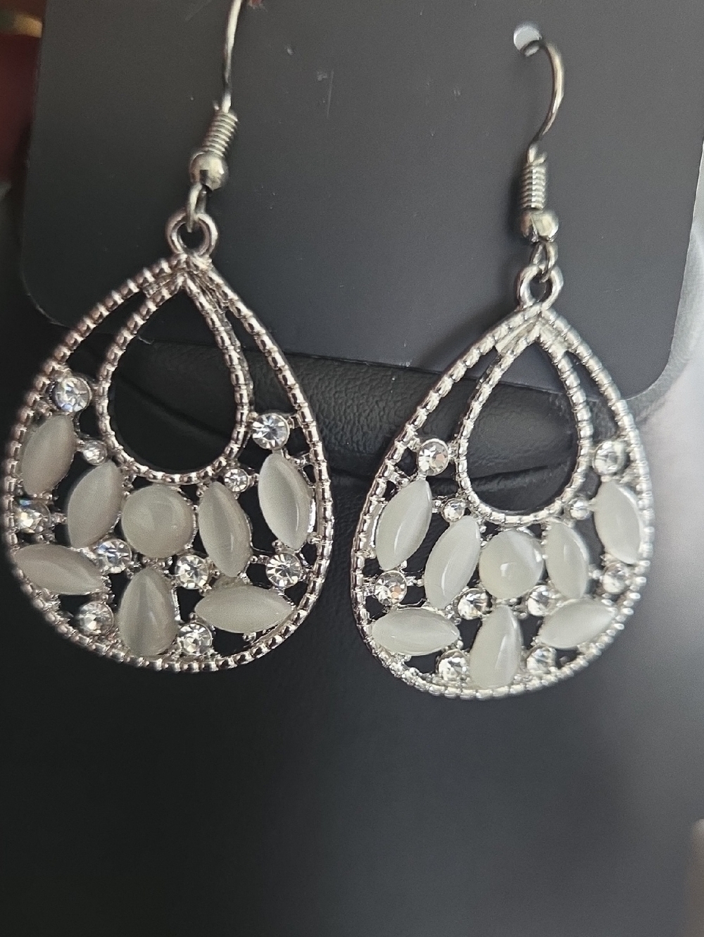 Paparazzi Judt Dewin V My Thing White Earrings NWT